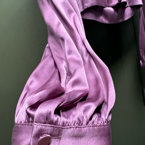 Pink Satin button crop top - Picture 3 of 5